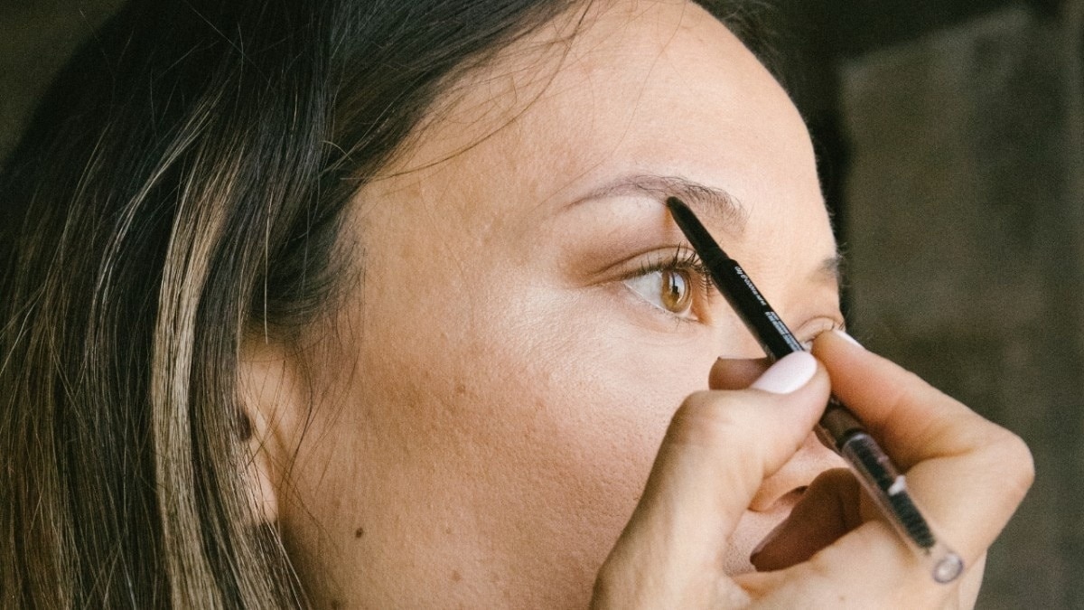 How Does One Choose The Right Eyebrow Pencil Colour