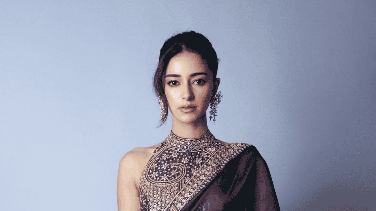 Ananya Pandey Casual Loose Waves