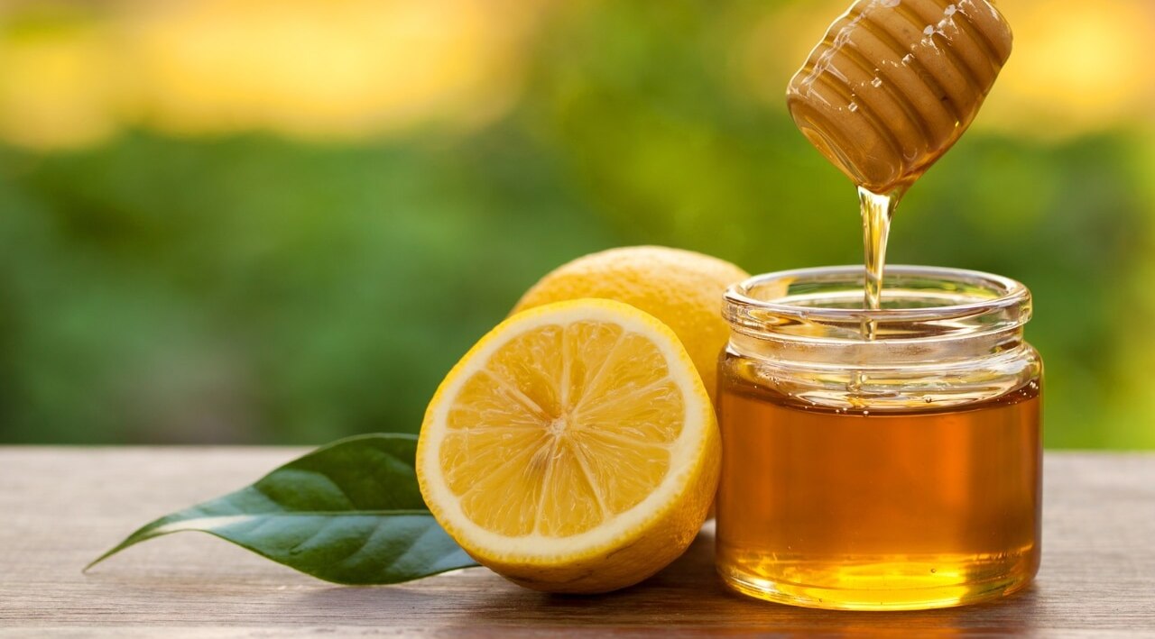Honey and lemon juice for dandruff 