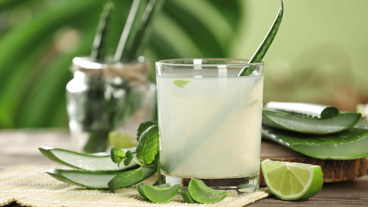 Aloe vera and lemon to reduce hair fall