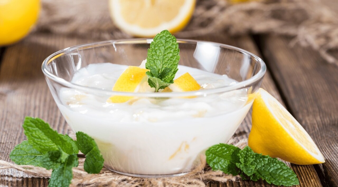 Yoghurt and lemon for dandruff