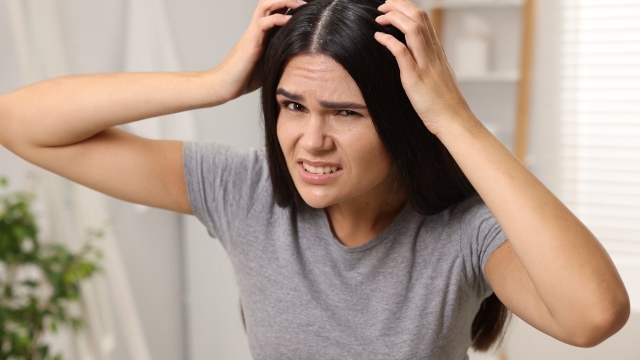 Reduces Dandruff and Flaking