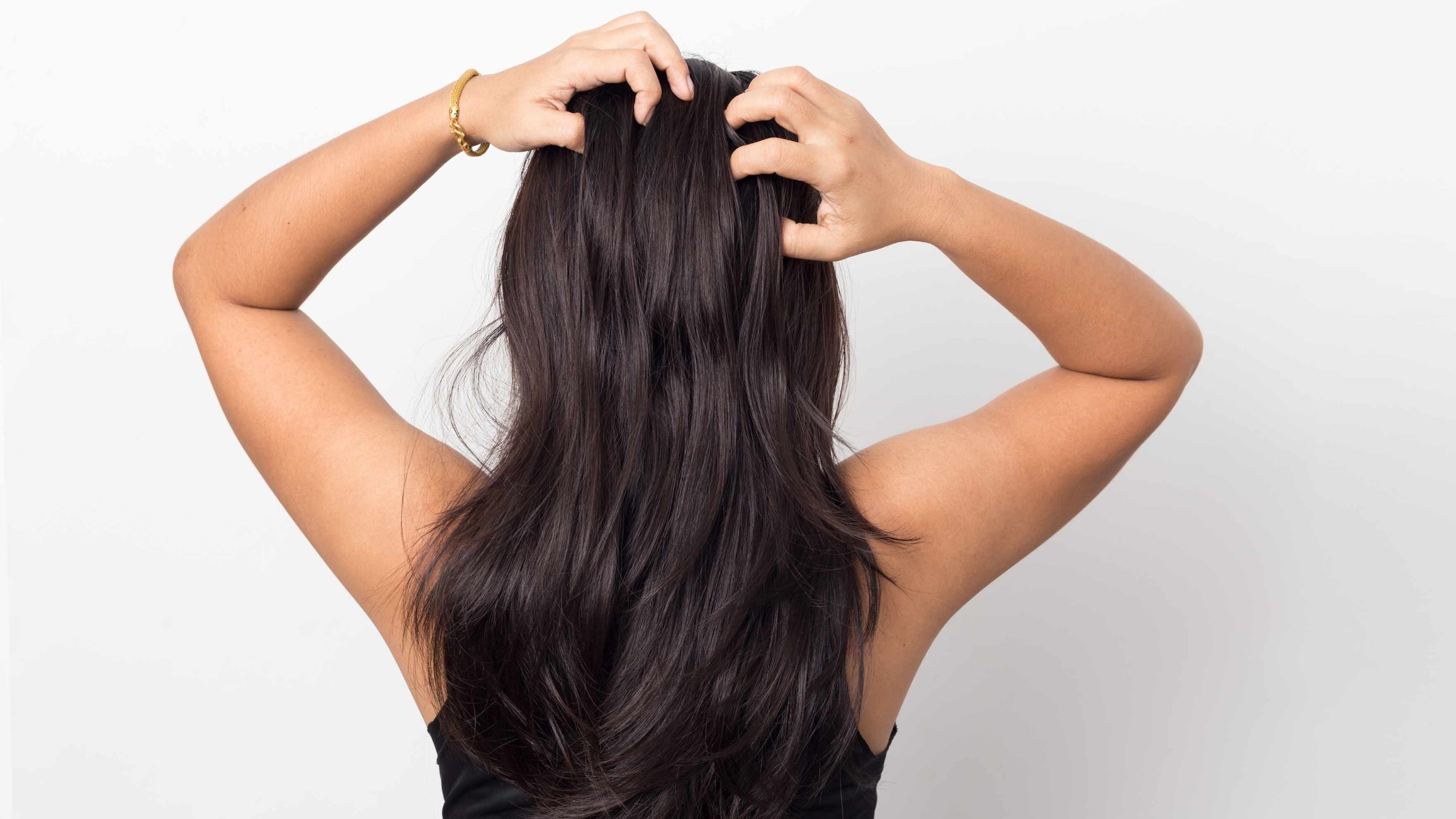 Reduces Frizz and Tames Flyaways