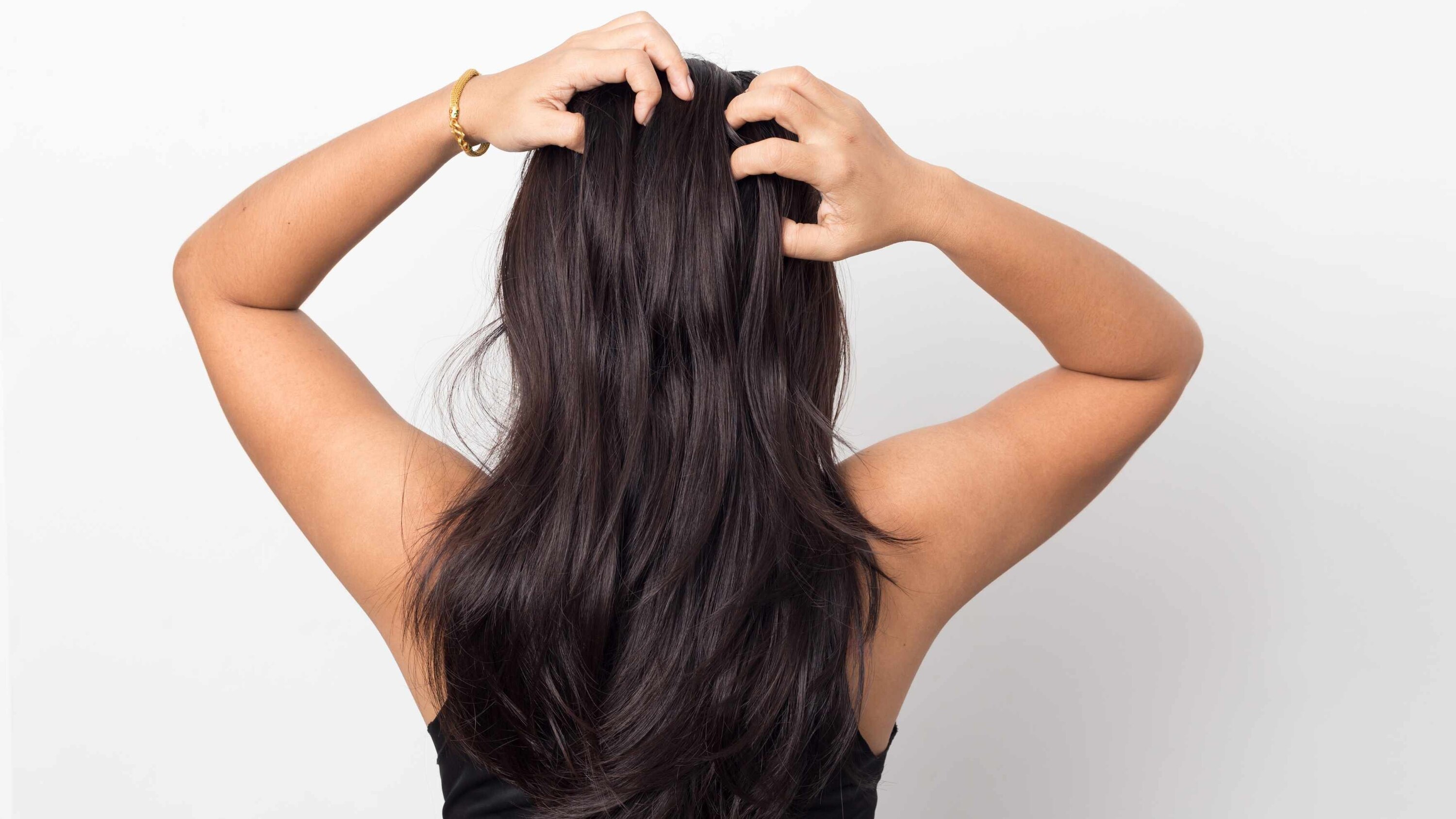 Reduces Frizz and Tames Flyaways