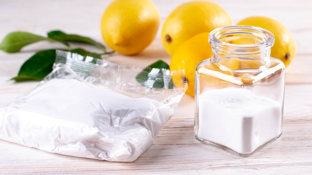 Bakind soda and lemon