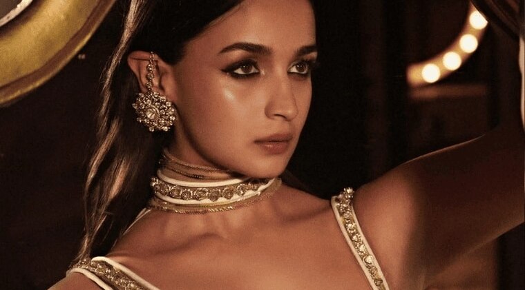 classic-smokey-eye-with-nude-gloss