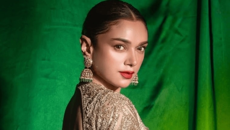 timeless-red-look