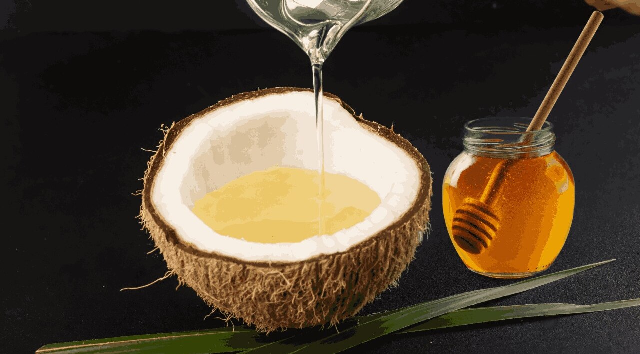 Coconut + honey lip scrub for dry lips