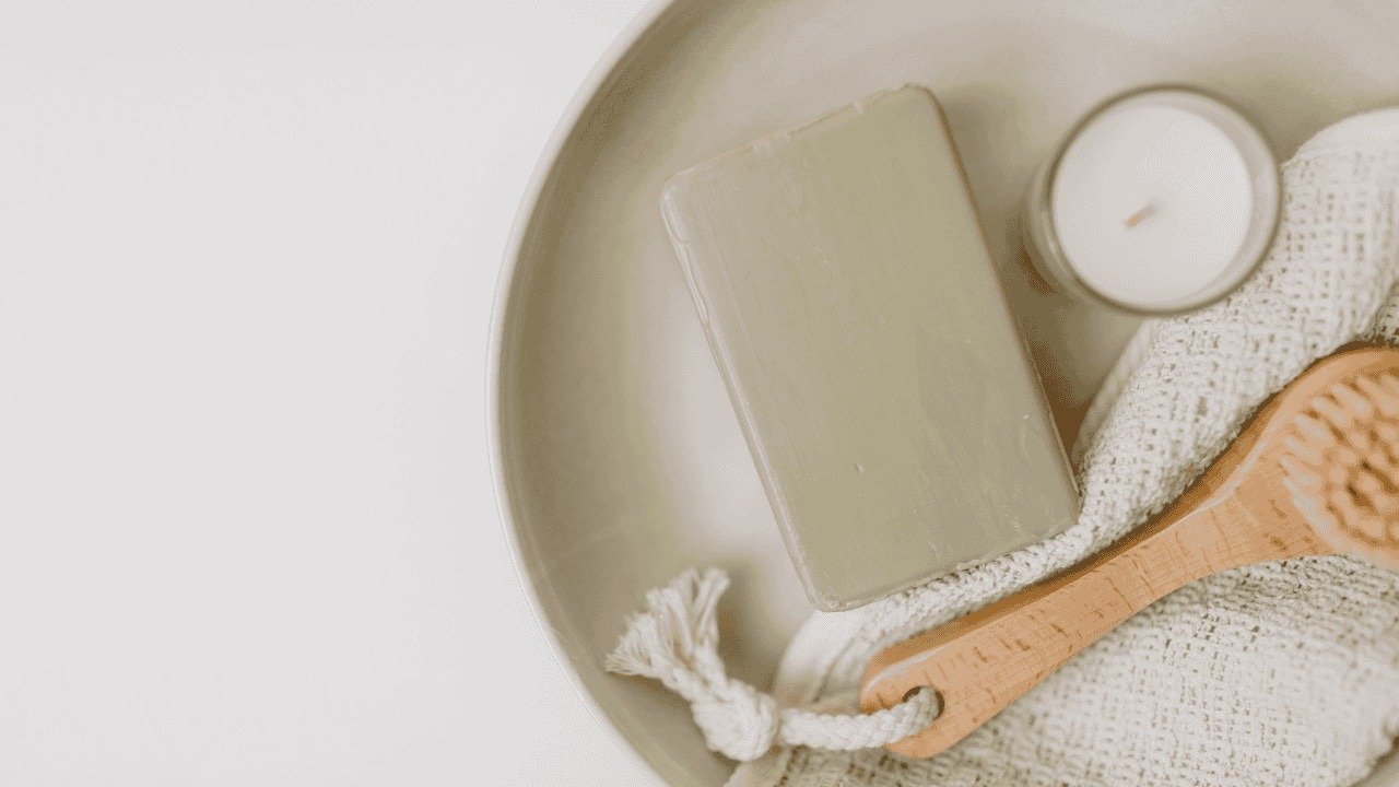 6.-Exfoliate-with-a-damp-cloth