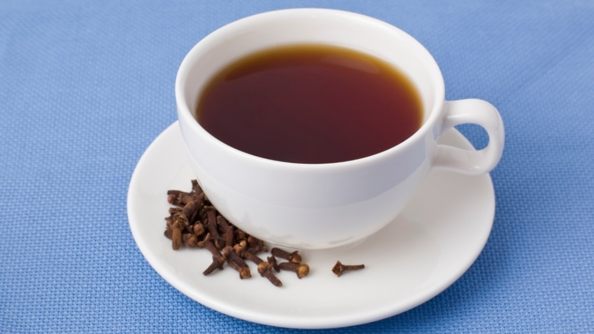 Black tea water for melasma