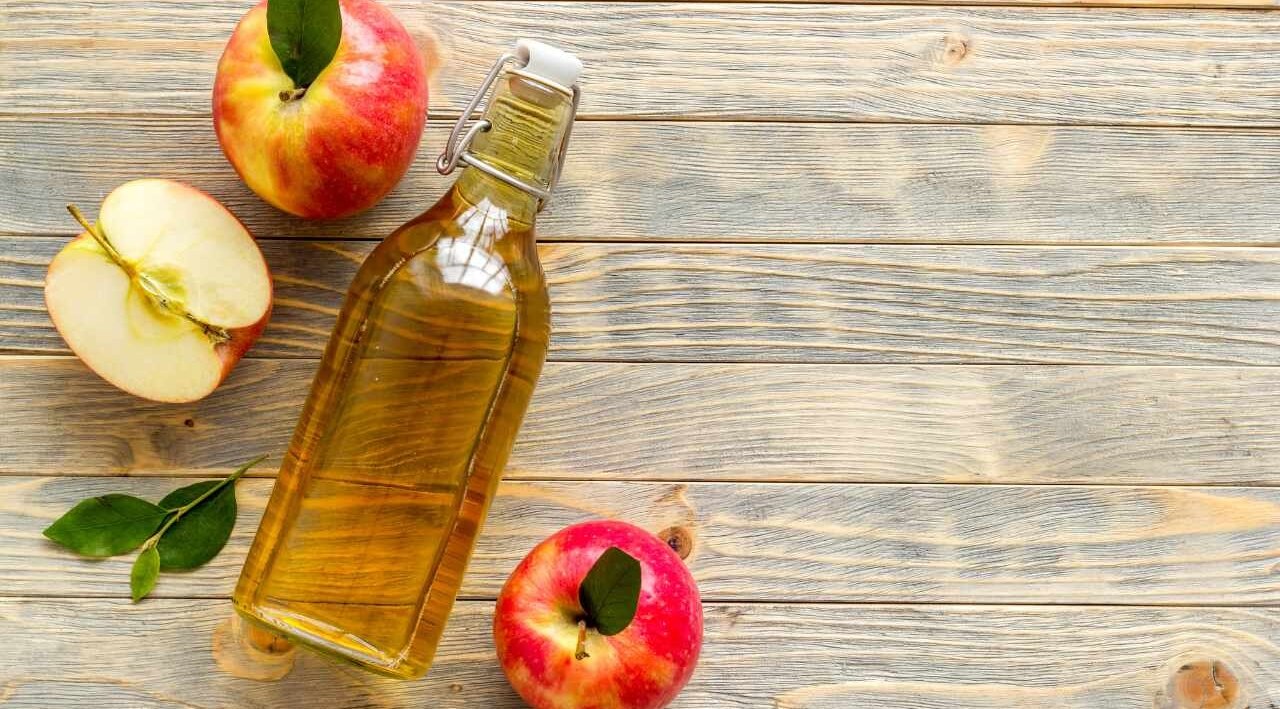 How to Use Apple Cider Vinegar for Dandruff