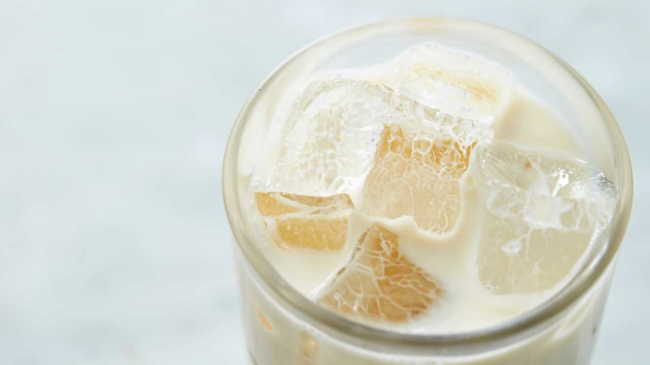 Raw milk and ice cubes