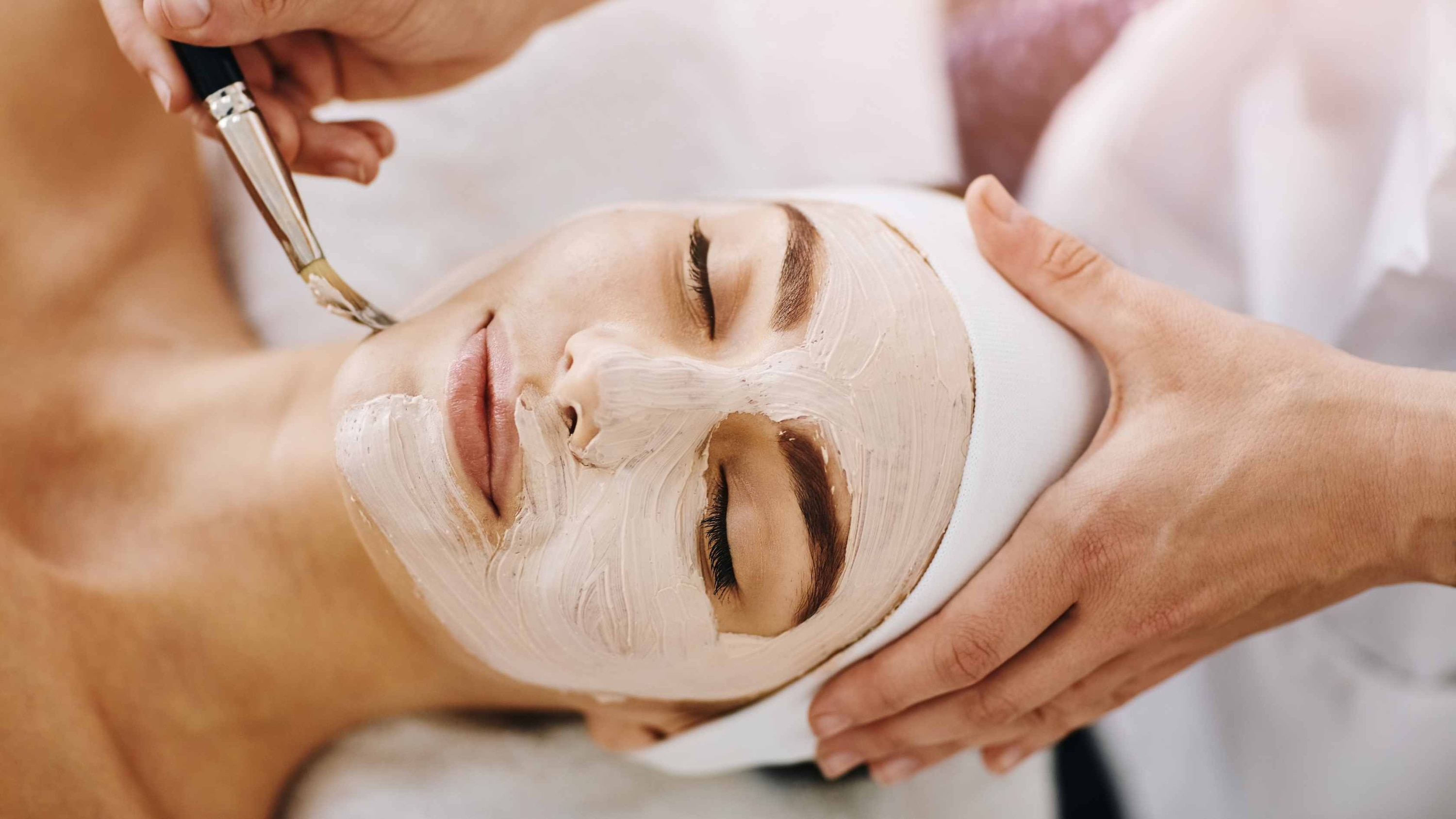 Best Practices to Avoid Skin Damage from Bleaching