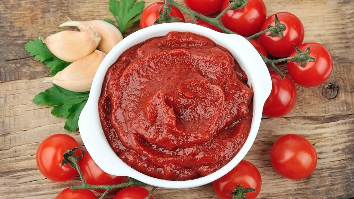 Tomato paste for melasma