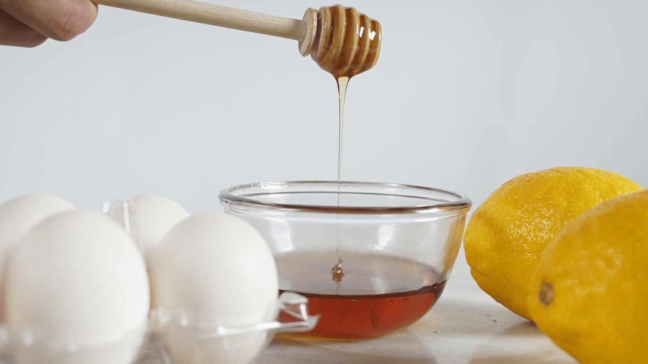 Hydrating Honey and Egg Mask for a Natural Glow