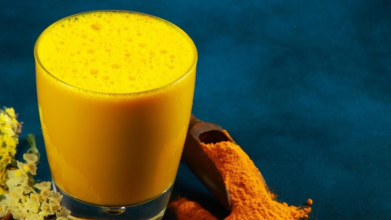 How to make turmeric milk?