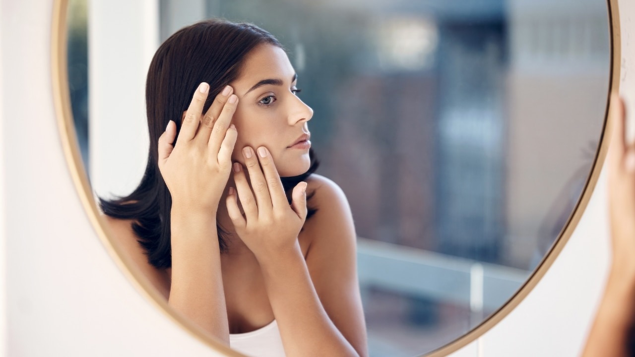 Neem-Leaves-helps-to-reduce-acne-breakouts