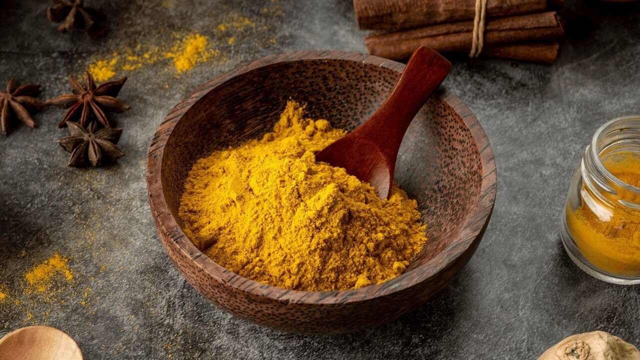 Brightening Turmeric Mask for Radiant Skin 
