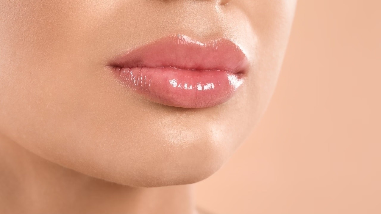 Plumps up the lip