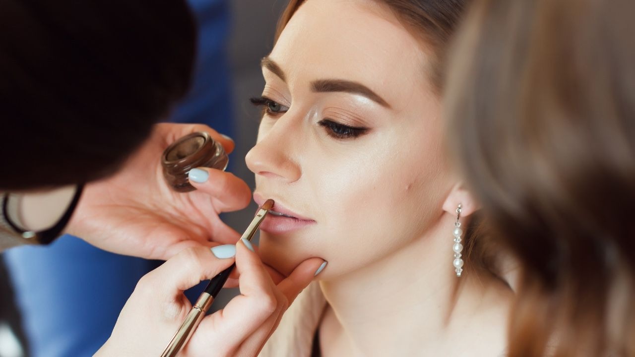 Eat a balanced diet for skin nourishment