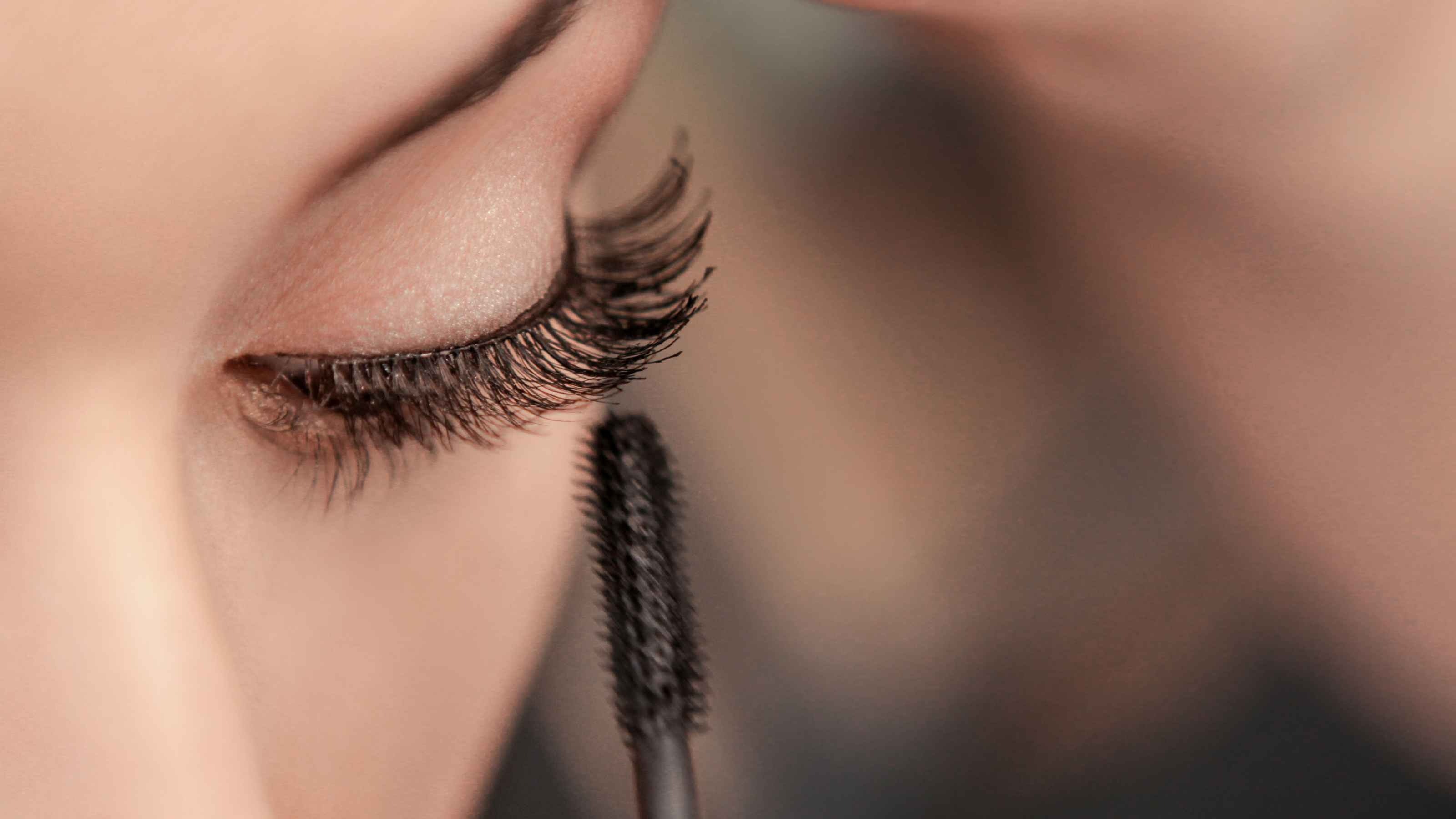 Apply mascara correctly