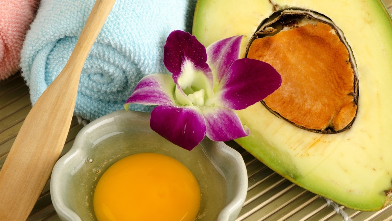 Egg-white,-avocado-and-yogurt-mask