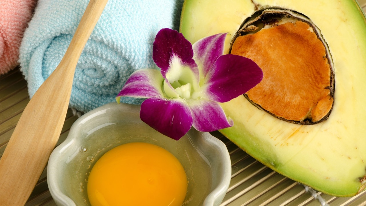 Egg-white,-avocado-and-yogurt-mask