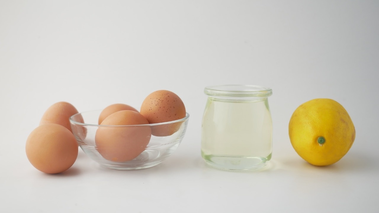 Egg-whites-and-lemon-mask