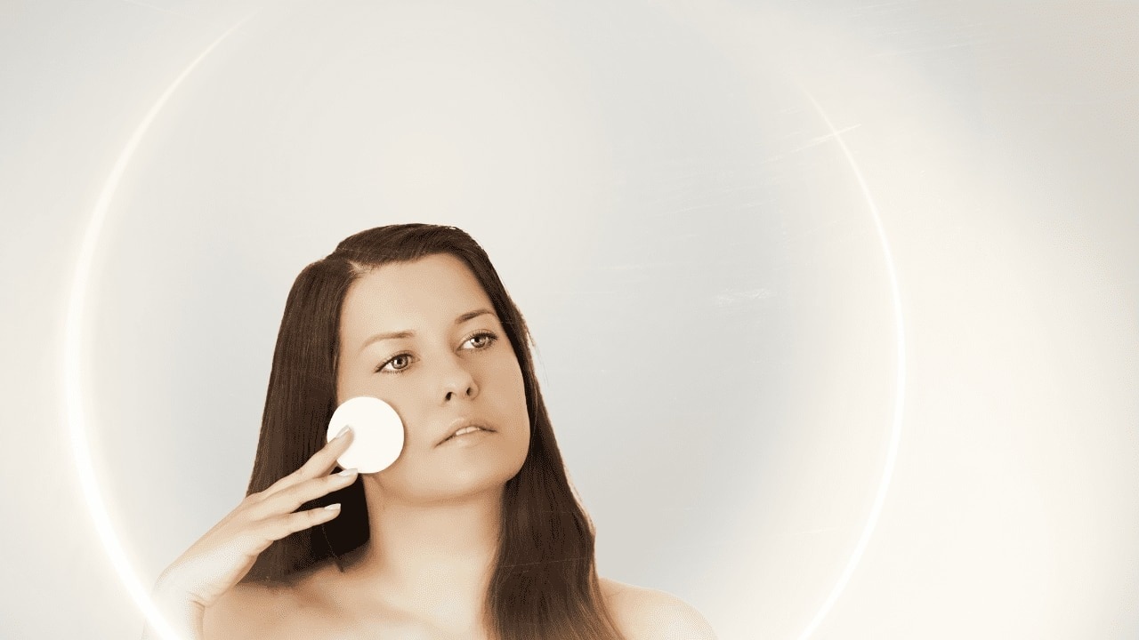 The Science Behind De Tan Face Washes