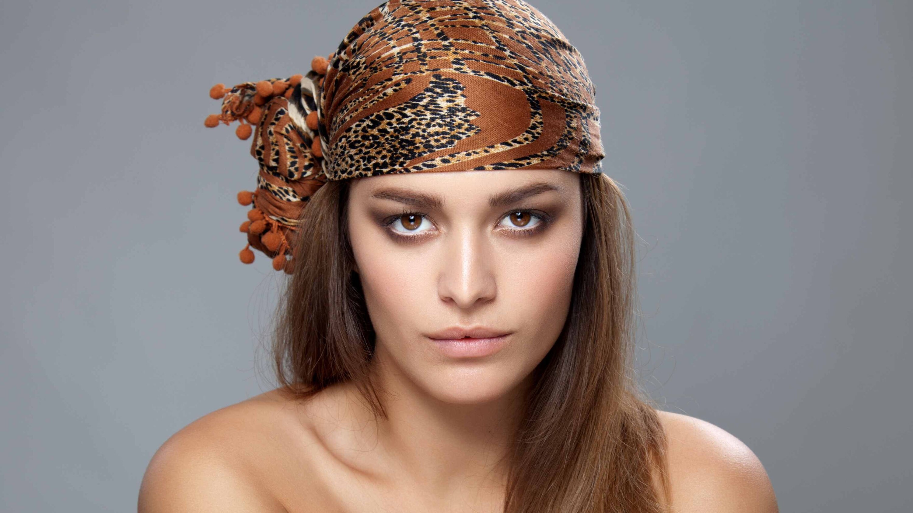 Dirty or Tight Hair Accessories May Be Causing Acne