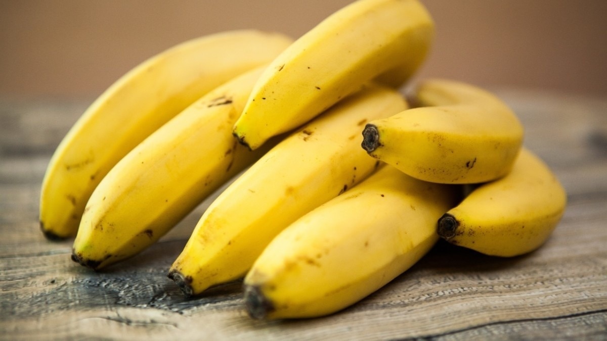 Banana, honey and lemon hair pack