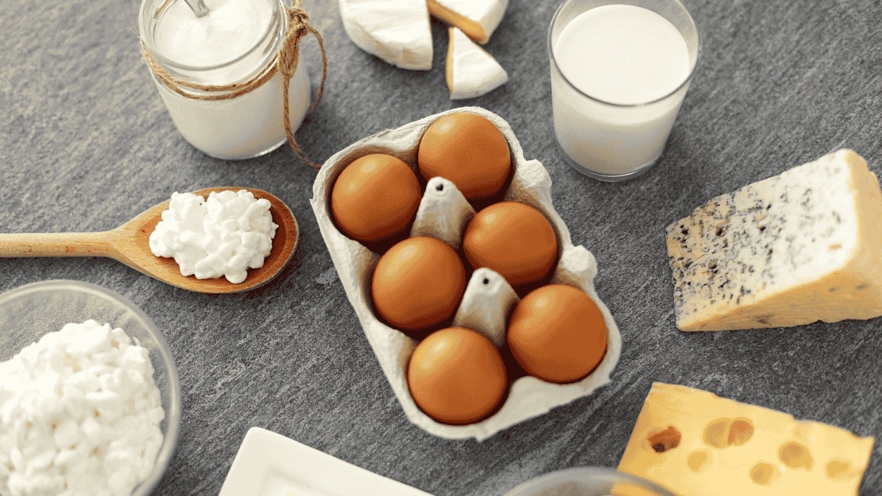Egg and yogurt hair pack