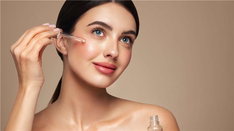 Skin Brightening & Lightening Serums: Benefits, How to Use & Best Picks