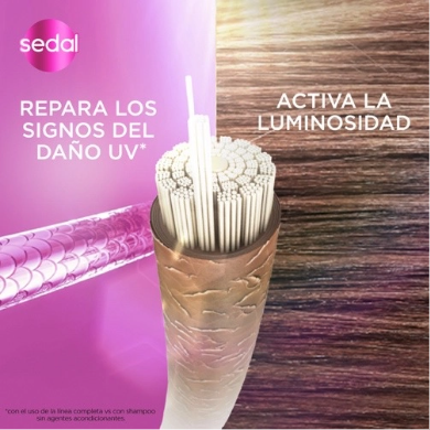 Mujer con pelo ondulado y rulos definidos por el uso de las cremas para peinar sedal