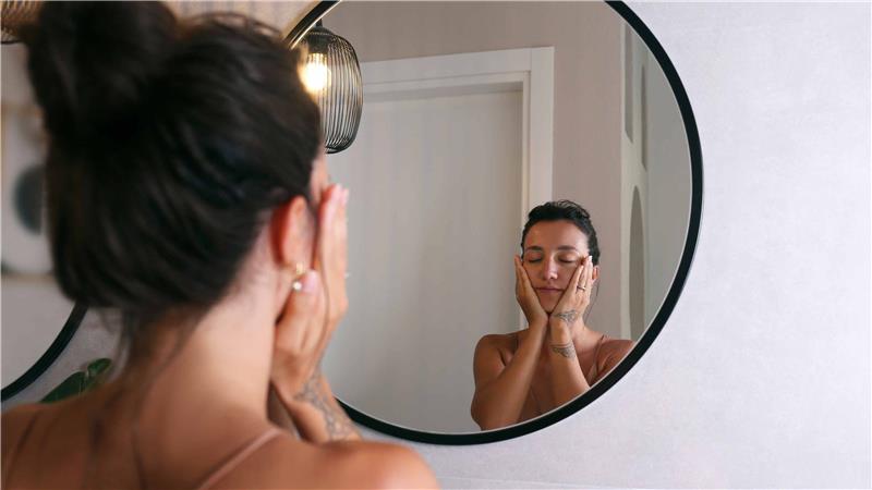 Best Time to Apply Ice on Face: Morning vs. Night