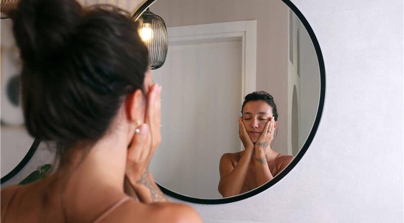 Best Time to Apply Ice on Face: Morning vs. Night​