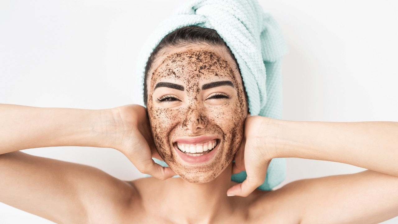 DIY coffee and carrot seed oil face scrub