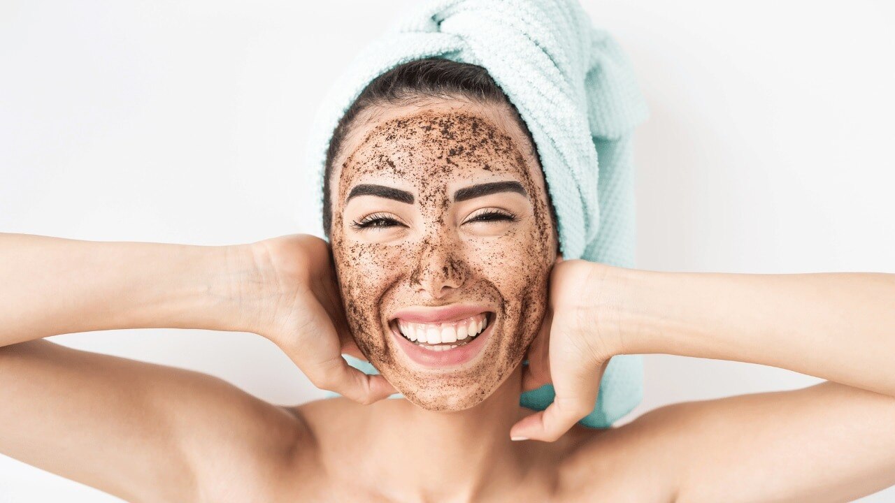 DIY coffee and carrot seed oil face scrub