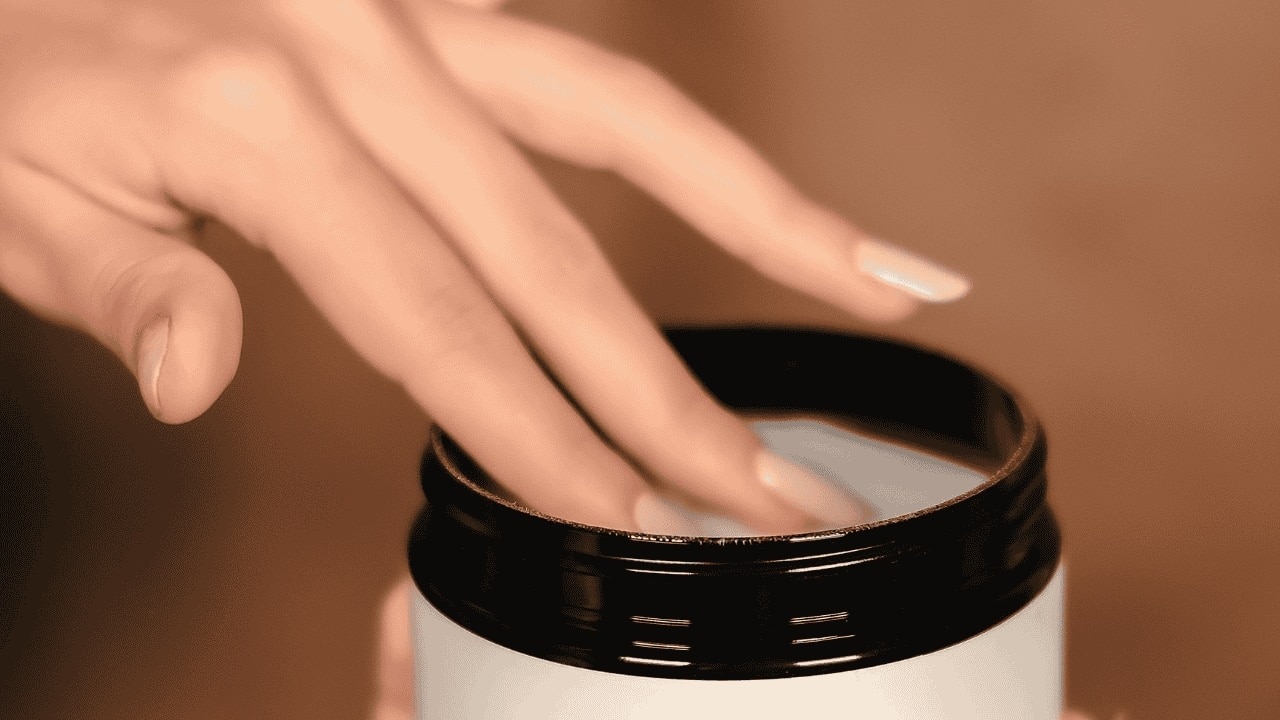 Create a Moisture Sandwich for your Lips 