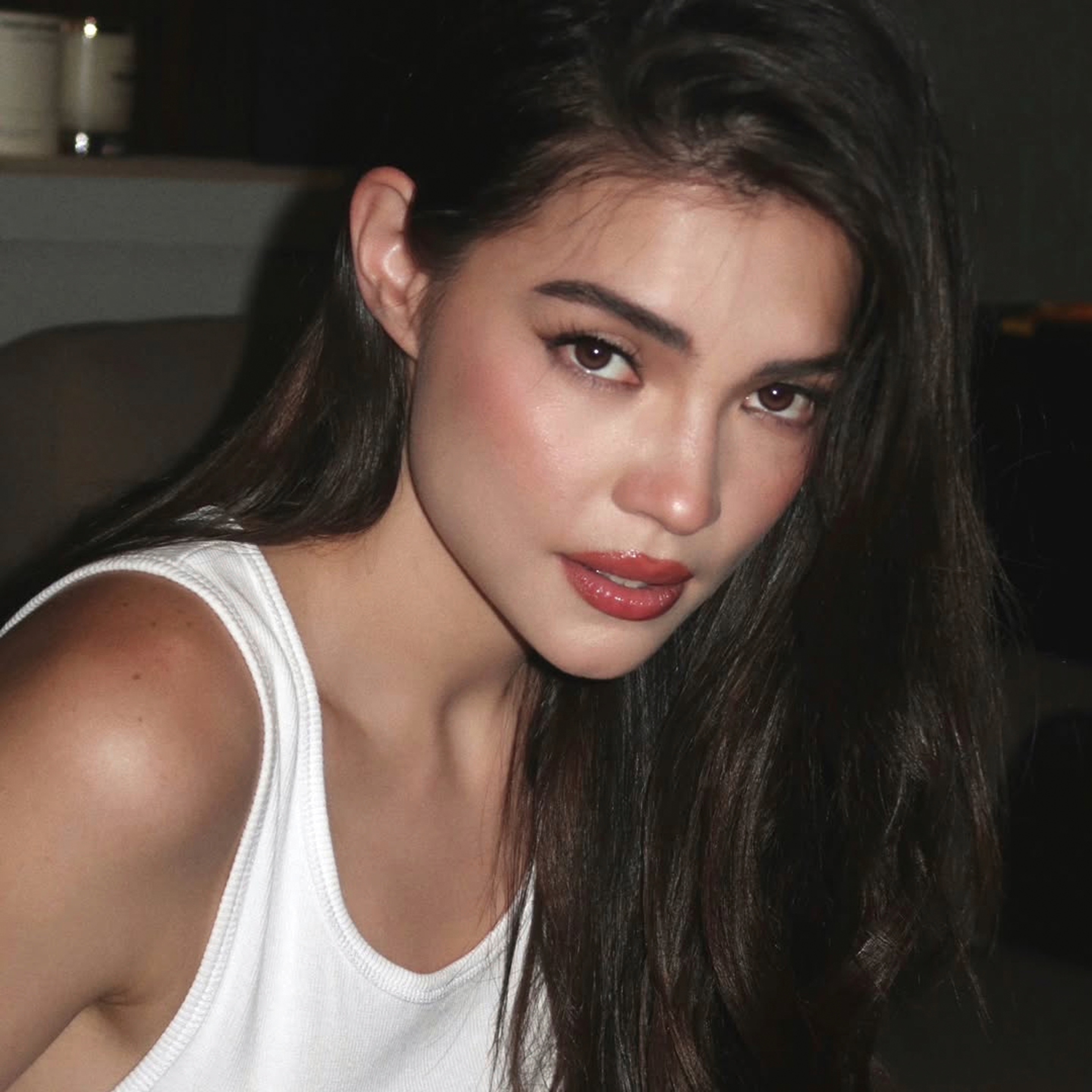 Actress Rhian Ramos in blush contour makeup.