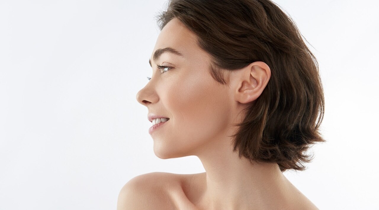 16. Korean Blunt Bob with Layers