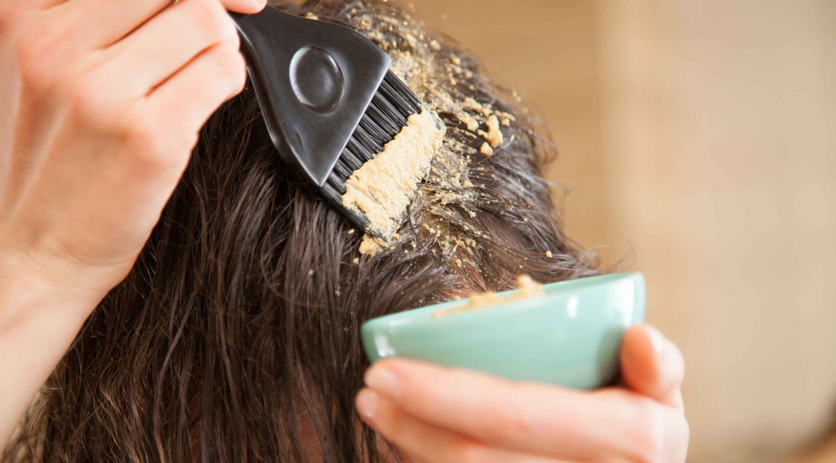 How to Use a Homemade Hair Mask Correctly