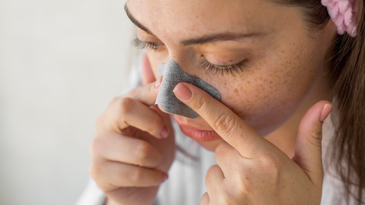 Softens blackheads