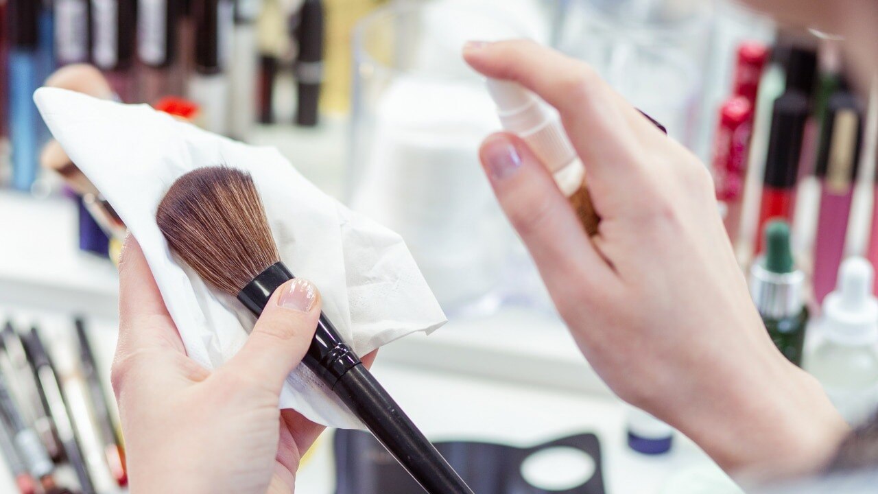How to Clean and Wash Makeup Brushes: Step-by-Step Guide