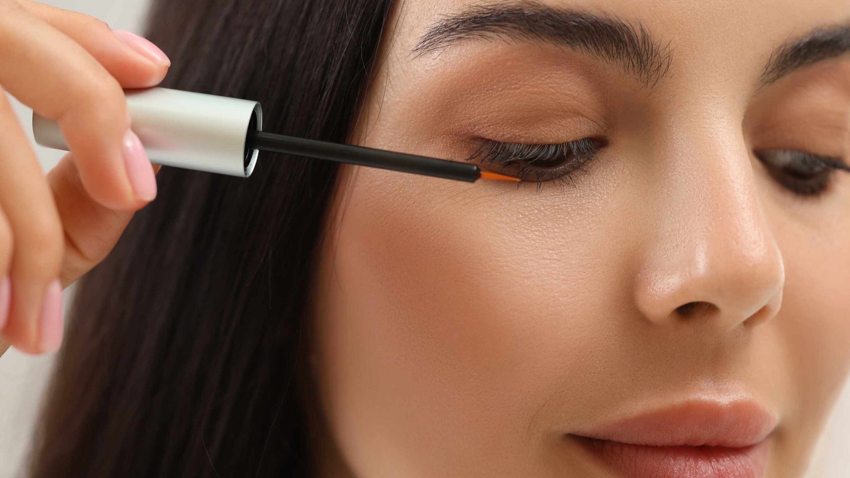 Image of Castor Oil for Eyelash Growth: Benefits, How to Use & Before-After Guide