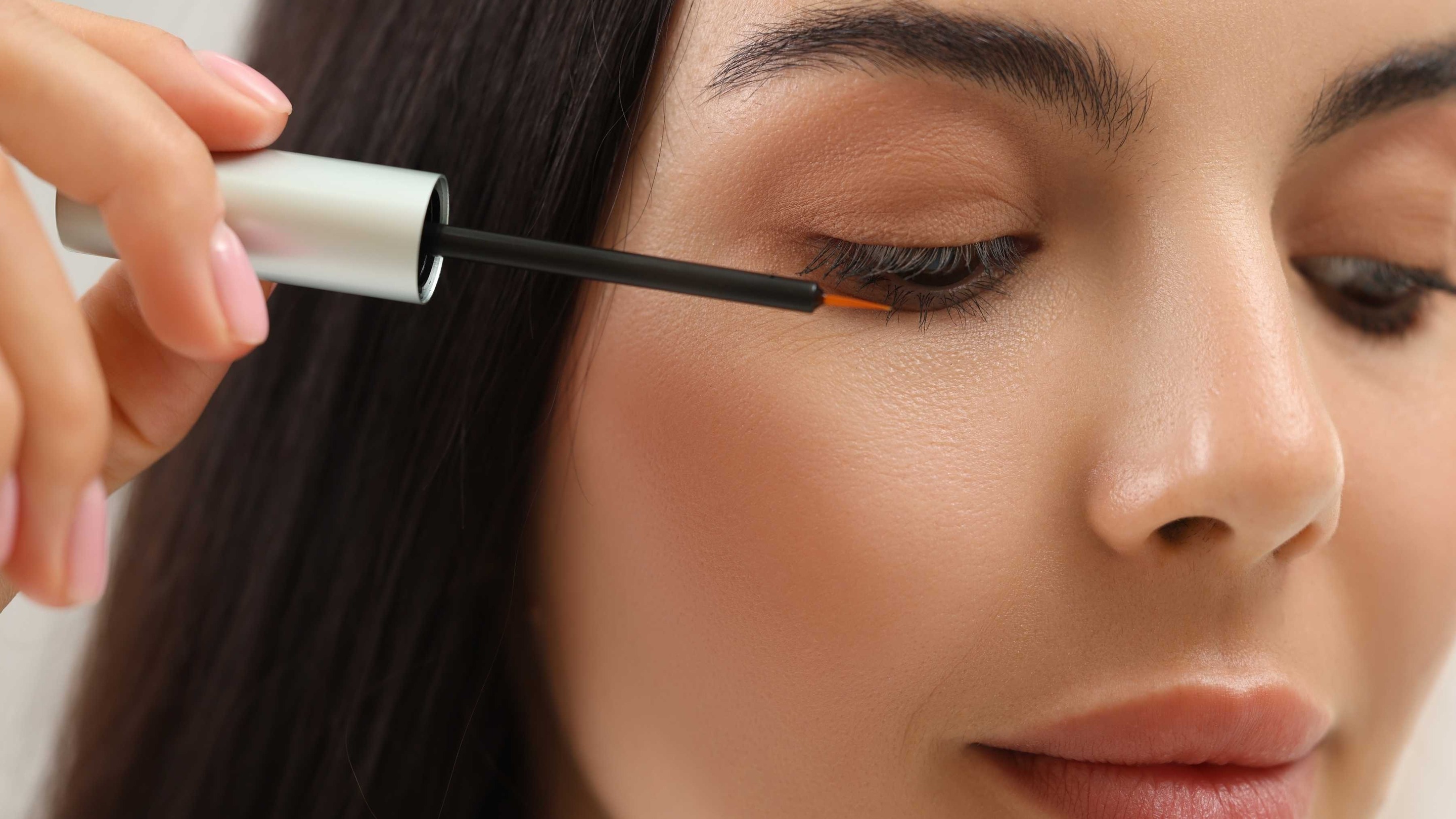 Castor Oil for Eyelash Growth: Benefits, How to Use & Before-After Guide