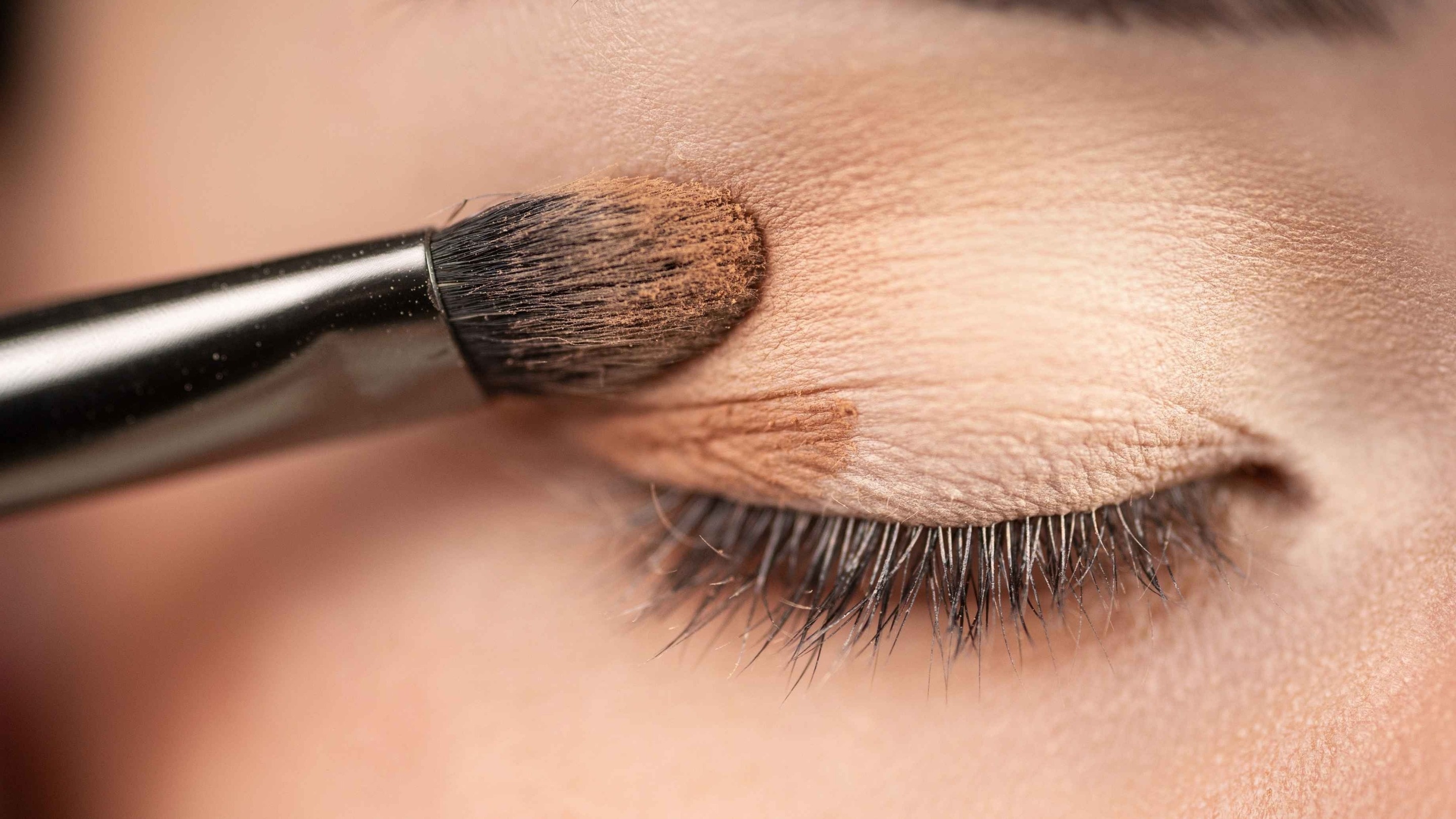 Eye Makeup Steps: A Quick Checklist