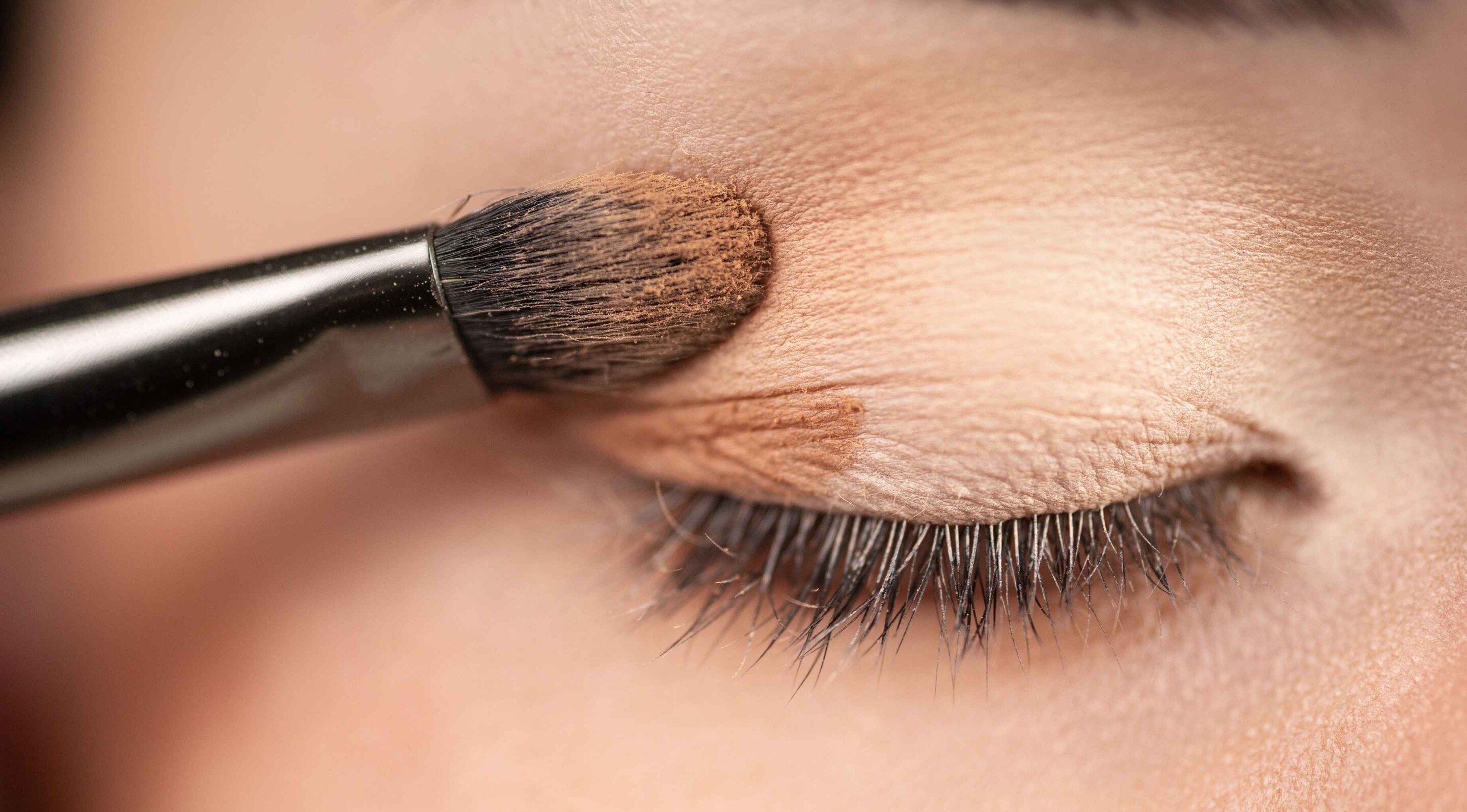 Eye Makeup Steps: A Quick Checklist