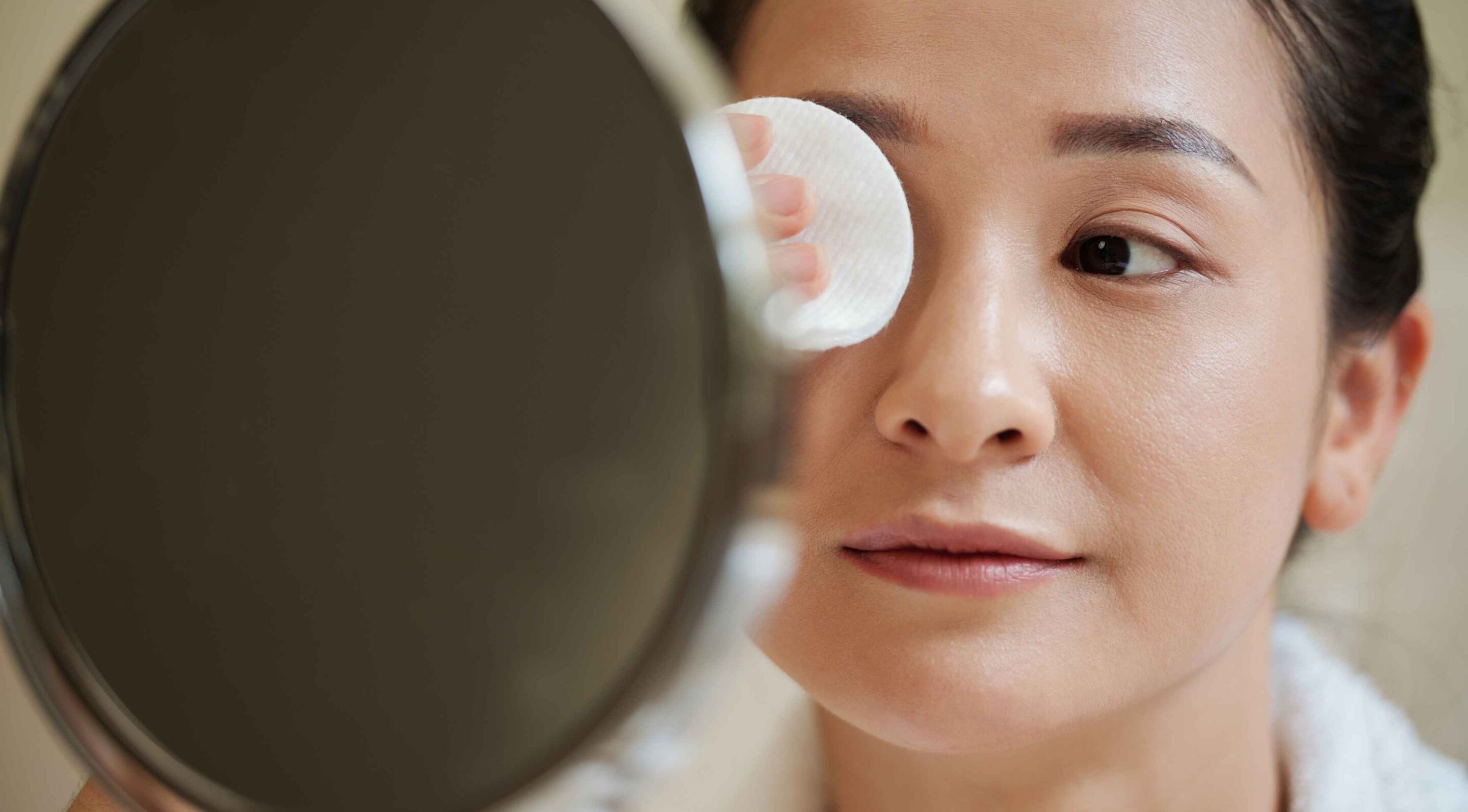 How to Remove Eyeliner Effectively