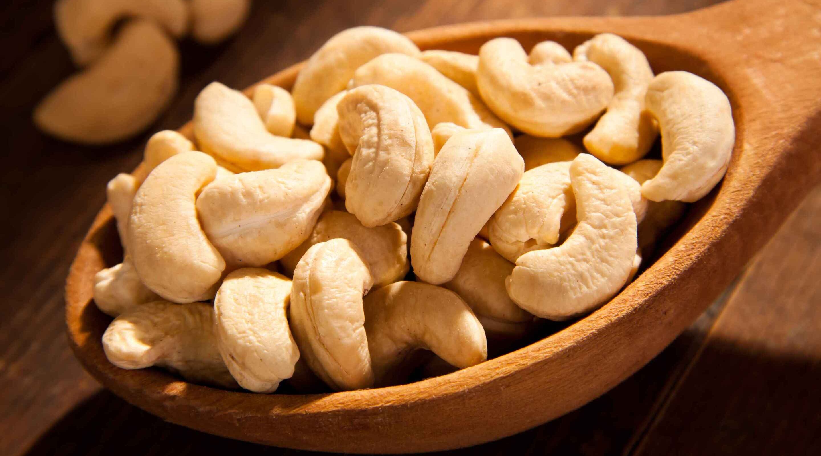 14 Cashews (Kaju) Benefits For Skin, Hair And Health